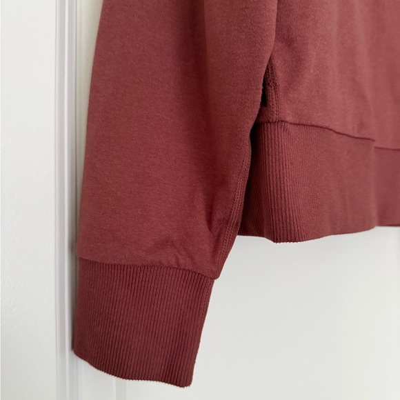 Vuori Long-Sleeve Halo Crew Pullover - Picture 2 of 7